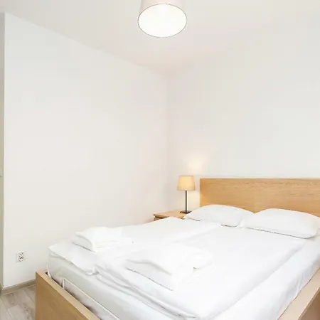 Claro Ii By Renters Apartamento Cracovia