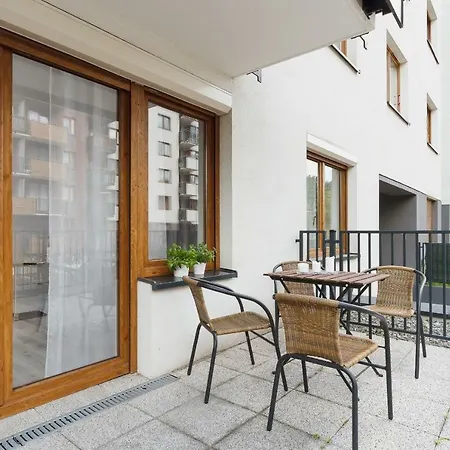 Claro Ii By Renters Cracovia